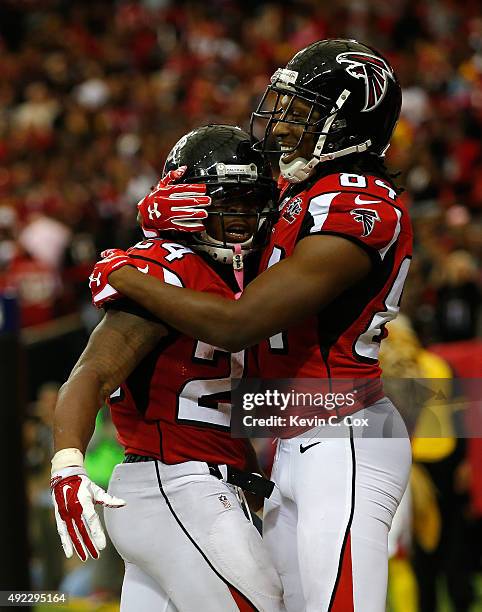 Devonta Freeman of the Atlanta Falcons reacts after scoring a touchdown in the final minutes of regulation against the Washington Redskins with Roddy...