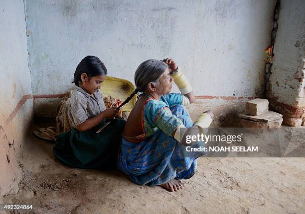 138 Dad Braiding Kids Hair Photos and Premium High Res Pictures - Getty Images 138 Dad Braiding Kids Hair Photos and Premium High Res Pictures - Getty Images
