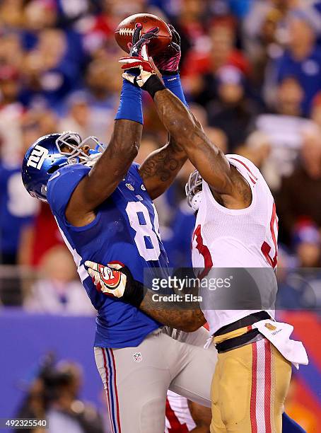 Larry Donnell of the New York Giants makes the catch for the game winning touchdown as NaVorro Bowman of the San Francisco 49ers defends in the...