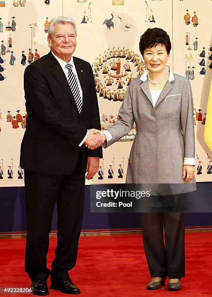 South Korean President Park Geun-Hye shakes hands with German President Joachim Gauck at the presidential house on October 12, 2015 in Seoul, South...