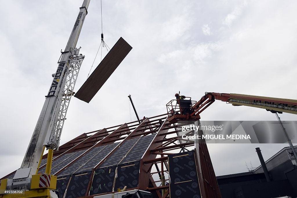 FRANCE-CLIMATE-WARNING-COP21-CONSTRUCTION
