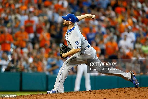 Wade Davis of the Kansas City Royals pitches in the ninth inning against the Houston Astros during game four of the American League Divison Series at...