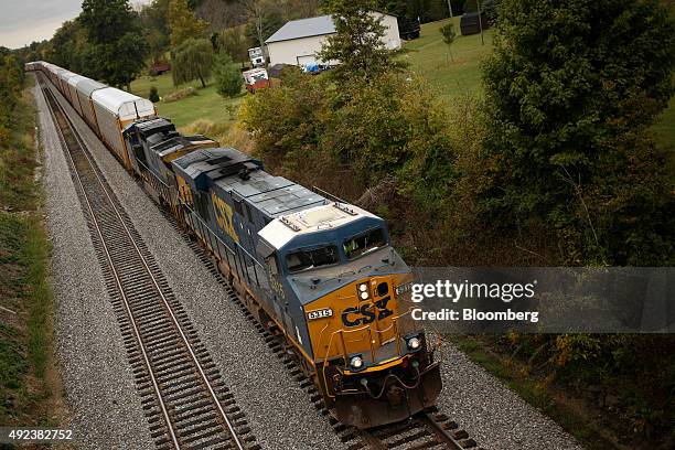 Northbound CSX Corp. Auto rack freight train approaches Campbellsburg, Kentucky, U.S., on Thursday, Oct. 1, 2015. CSX Corp. Is scheduled to release...