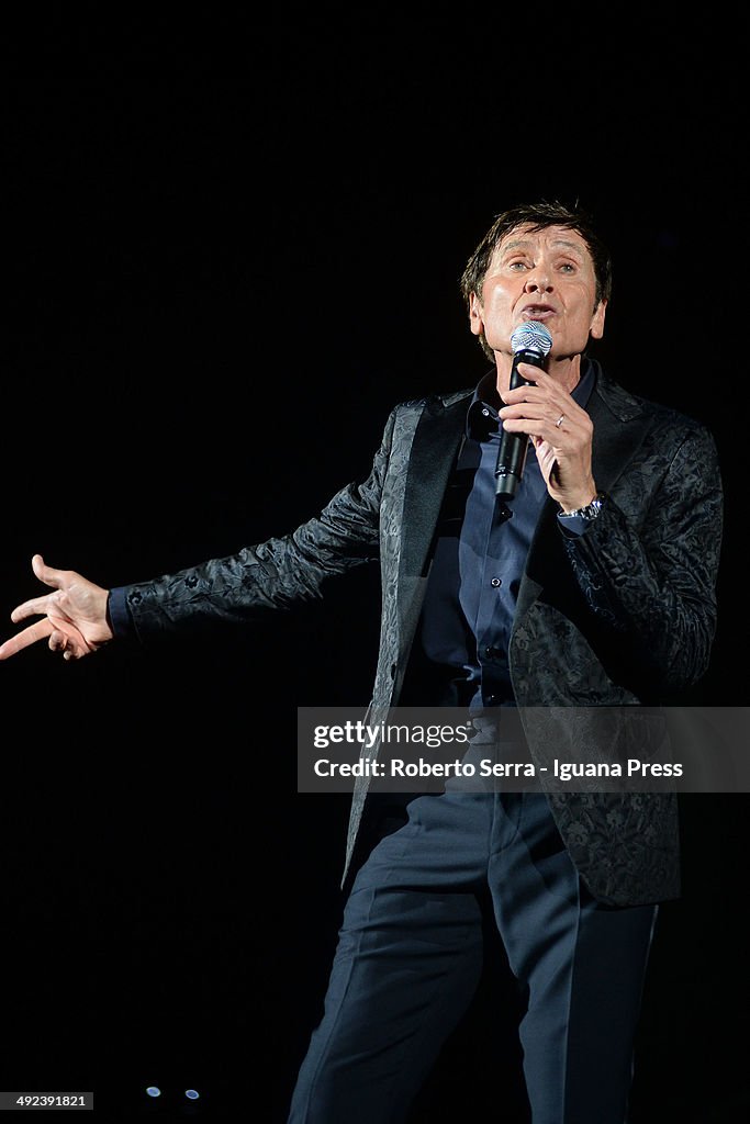 Gianni Morandi Opens His Tour In Bologna