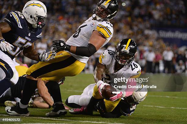 Running back Le'Veon Bell of the Pittsburgh Steelers scores the game-winning field goal against the San Diego Chargers as the Steelers won 24-20 at...