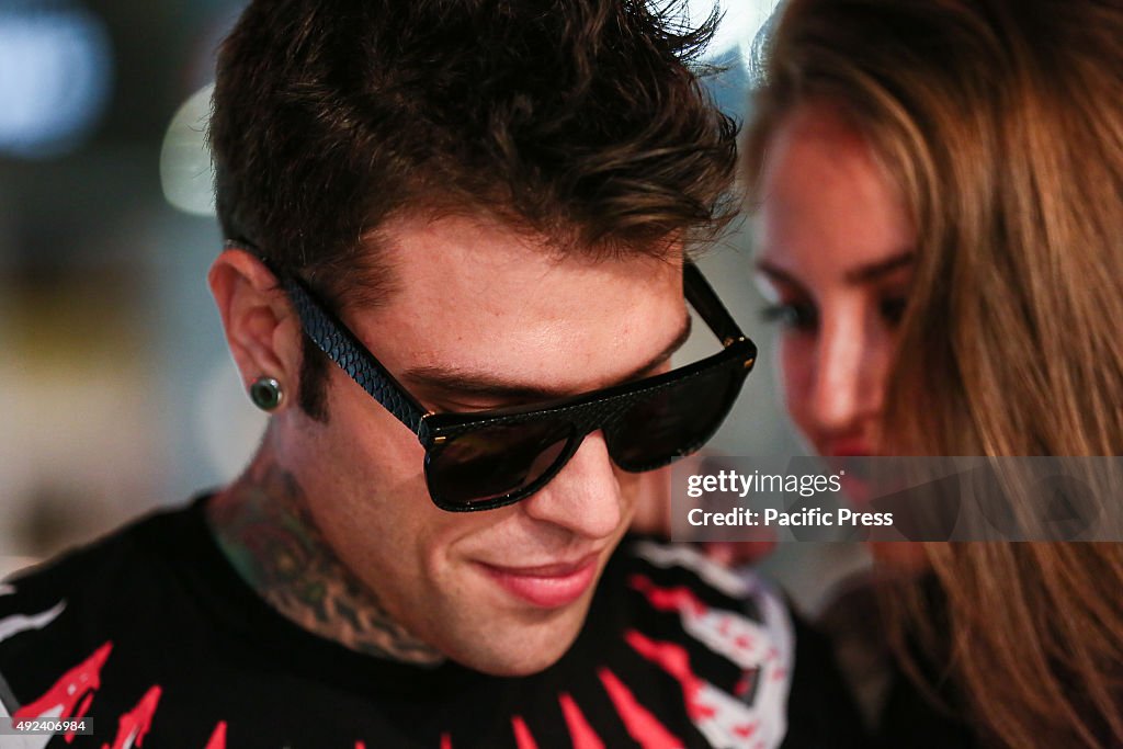 The Italian rapper Fedez has met hundreds of his fans to...