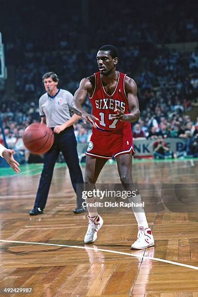 Albert King of the Philadelphia 76ers passes the ball against the Boston Celtics during a game played in 1988 at the Boston Garden in Boston,...