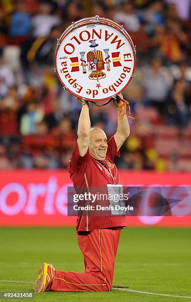 Spain fan Manolo el Bombo urges on the crowd before the UEFA EURO 2016 Qualifier group C match between Spain and Luxembourg at Estadio Municipal Las...