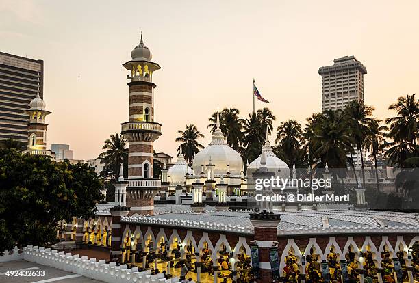 masjid jamek in kuala lumpur - masjid jamek stockfoto's en -beelden