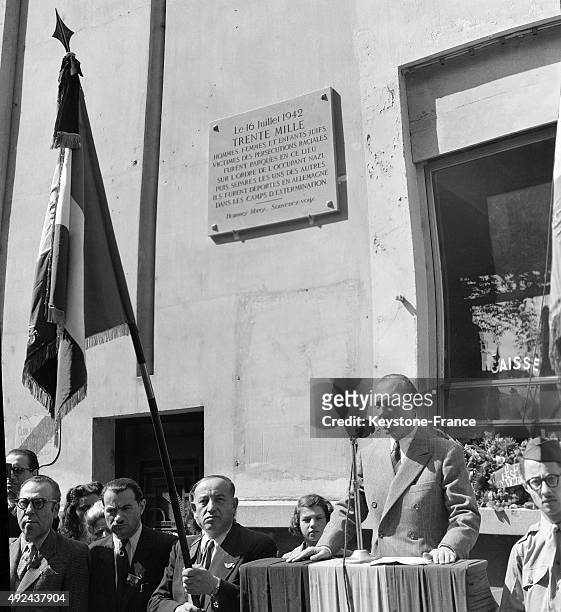 Monsieur Bernard Lecache, fondateur de la LICA , prononcant un discours lors de l'inauguration d'une plaque a la memoire des 30 000 juifs parques en...