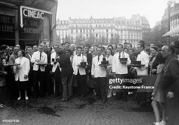 The Paris Waiters Race, 1950 in Paris, France.