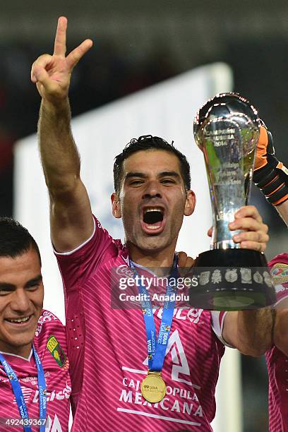 Rafael Marquez of Leon, celebrates with the trophy after the Liga BBVA Bancomer MX final match between Pachuca and Leon at Hidalgo Stadium on May 18,...