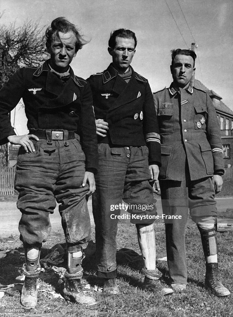 Deutsche Soldaten mit Holzbeinen