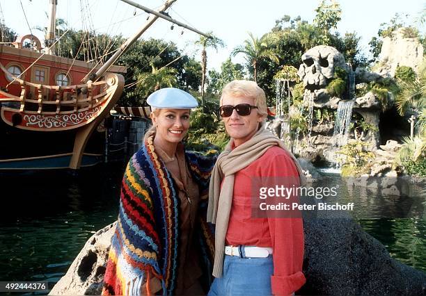 "Heino, Ehefrau Hannelore Kramm, Besuch vom Freizeitpark ""Disneyworld"" während 3. USA-Tournee am in Anaheim bei Los Angeles, USA. "