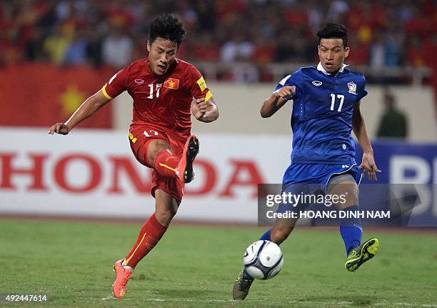 Vietnam's Mac Hong Quan fights for the ball with Thailand's Kesarat during a World Cup 2018 qualifier between Vietnam and Thailand on October 13,...