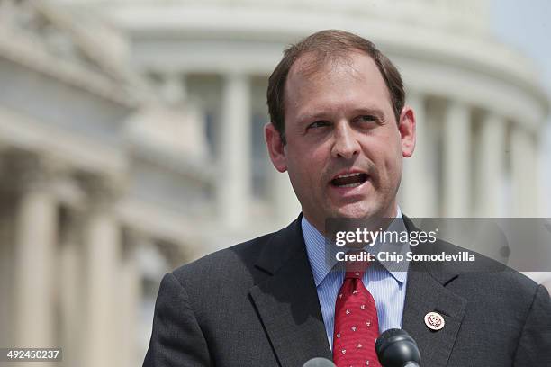 Rep. Andy Barr speaks during a news conference with a bipartisan group of House members outside the U.S. Capitol May 20, 2014 in Washington, DC. U.S....