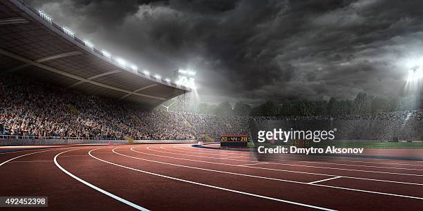 dramático estádio olímpico com trilhas de corrida - sports track - fotografias e filmes do acervo