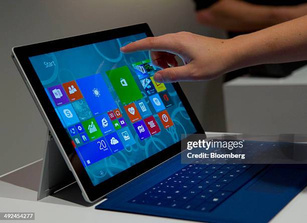 177 Surface Pro Computer Stock Photos, High-Res Pictures, and Images ...