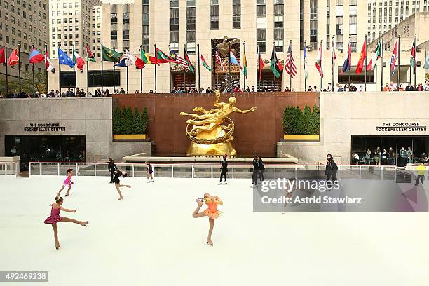 Atmosphere during Olympic gold medalists and airweave ambassadors Charlie White and Meryl Davis formally open Rockefeller CenterÕs iconic ice rink on...