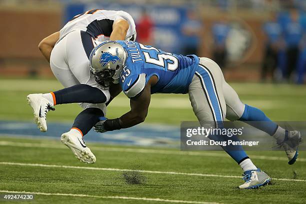 Middle linebacker Stephen Tulloch of the Detroit Lions makes a tackle on tight end Owen Daniels of the Denver Broncos at Ford Field on September 27,...