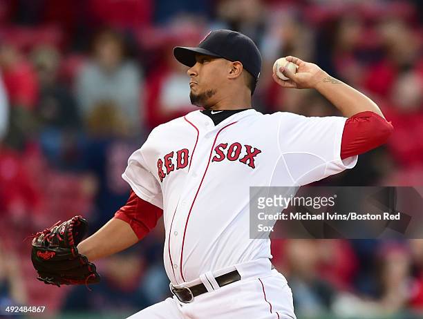 Felix Doubront of the Boston Red Sox pitches against the Toronto Blue Jays in the first inning at Fenway Park on May 20, 2014 in Boston,...