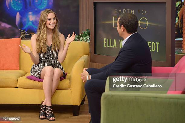 Ella Wahlestedt and Alan Tacher is on the set of "Despiereta America" at Univision Headquarters on May 20, 2014 in Miami, Florida.