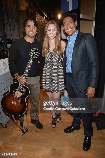 Luis Fonsi, Ella Wahlestedt and Johnny Lozada on the set of "Despiereta America" at Univision Headquarters on May 20, 2014 in Miami, Florida.
