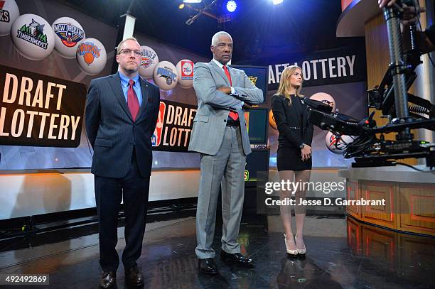 General Manager David Griffin of the Cleveland Cavaliers, NBA Legend Julius Erving and Mallory Edens of the Milwaukee Bucks awaits the order during...