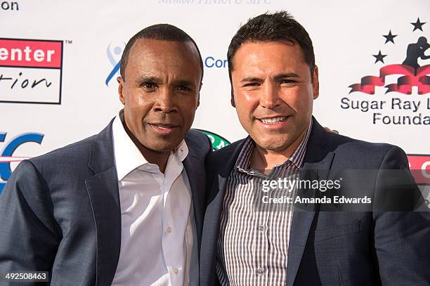 Boxers Sugar Ray Leonard and Oscar de la Hoya arrive at the 5th Annual "Big Fighters, Big Cause" charity boxing night benefiting The Sugar Ray...