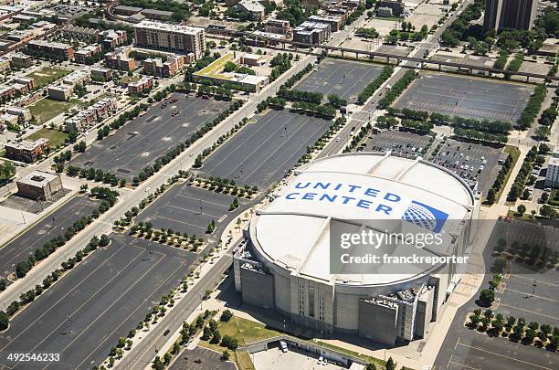 united center stadium in chicago - profi basketball in der nba stock-fotos und bilder