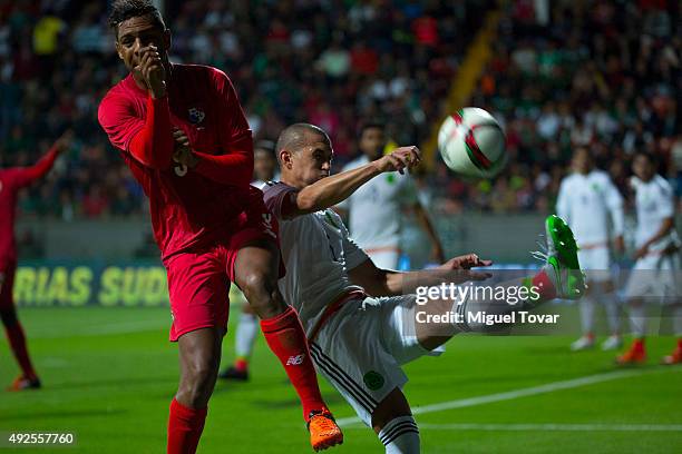 Jorge Torres Nilo of Mexico fights for the ball with Roberto Nurse of Panama during the International Friendly match between Mexico and Panama at...