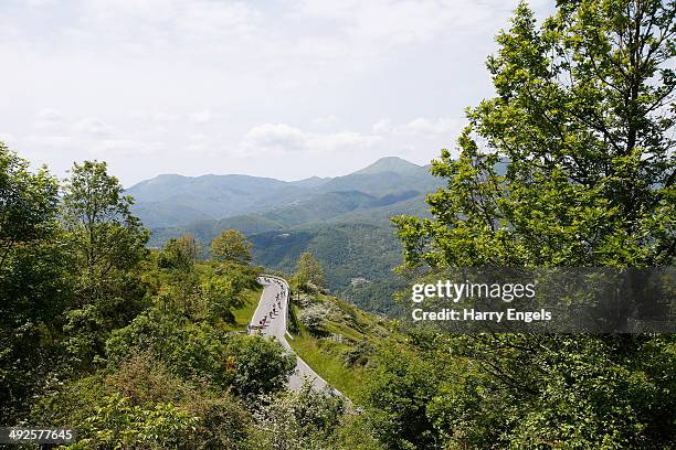 The peloton descends down from the Passo Cento Croci during the eleventh stage of the 2014 Giro d'Italia, a 249km medium mountain stage between...