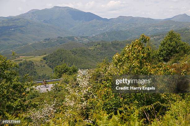 Rider descends down from the Passo Cento Croci during the eleventh stage of the 2014 Giro d'Italia, a 249km medium mountain stage between Collecchio...