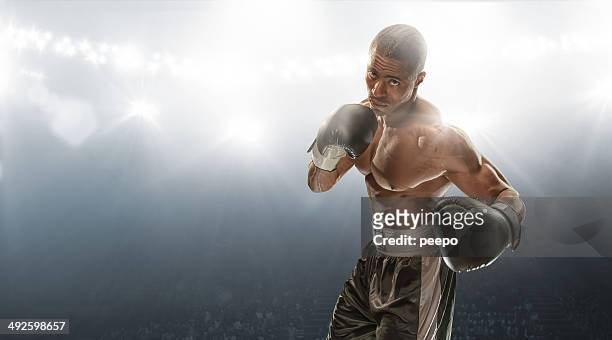boxer pronto para a luta - esporte de combate - fotografias e filmes do acervo