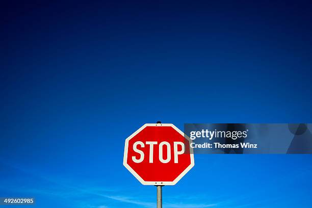stop sign and blue sky - stop fotografías e imágenes de stock