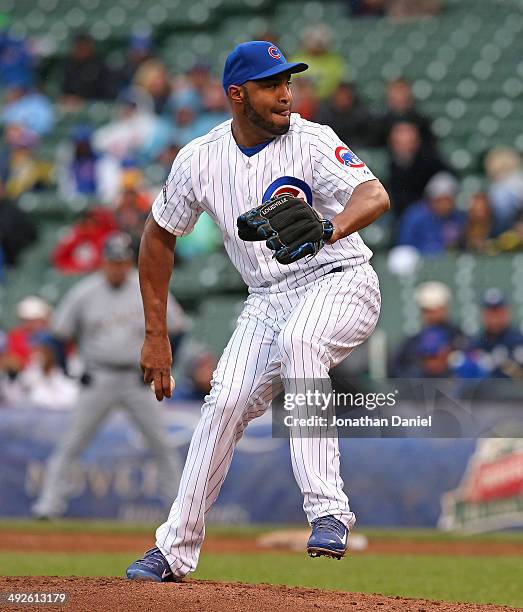 Jose Veras of the Chicago Cubs pitches against the Milwaukee Brewers at Wrigley Field on May 16, 2014 in Chicago, Illinois. The Brewers defeated the...