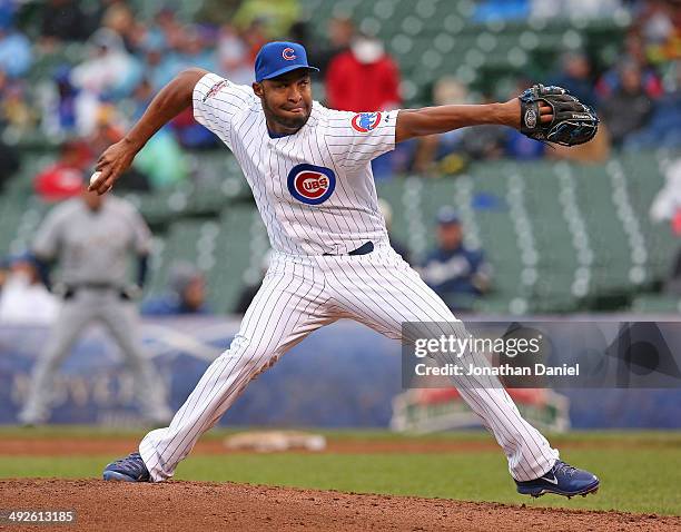 Jose Veras of the Chicago Cubs pitches against the Milwaukee Brewers at Wrigley Field on May 16, 2014 in Chicago, Illinois. The Brewers defeated the...