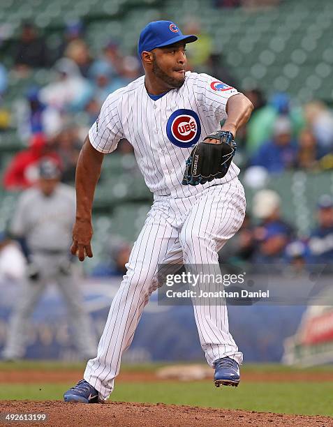 Jose Veras of the Chicago Cubs pitches against the Milwaukee Brewers at Wrigley Field on May 16, 2014 in Chicago, Illinois. The Brewers defeated the...
