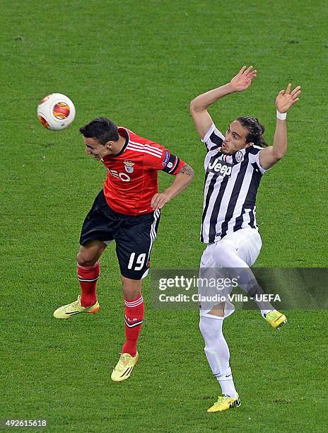 Rodrigo of Benfica heads the ball under pressure from Martín Cáceres of Juventus during the UEFA Europa League semi final match between Juventus and...