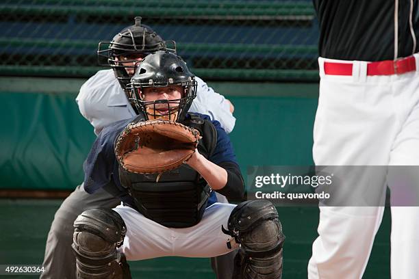 キャッチャーコーシャーケータリングサービスピッチ - baseball catcher ストックフォトと画像