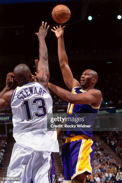 Elden Campbell Photos and Premium High Res Pictures - Getty Images