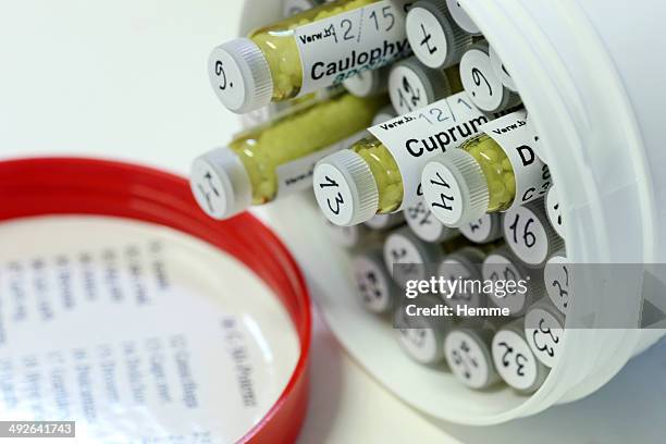 container of homeopathic medicines - homeopathic medicine 個照片及圖片檔