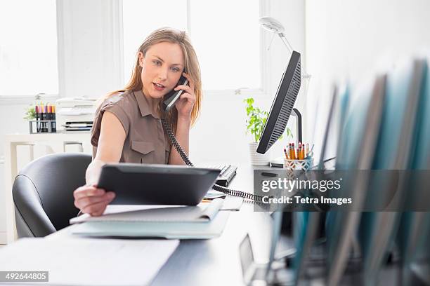 portrait of young woman working in office, jersey city, new jersey, usa - sekretärin stock-fotos und bilder