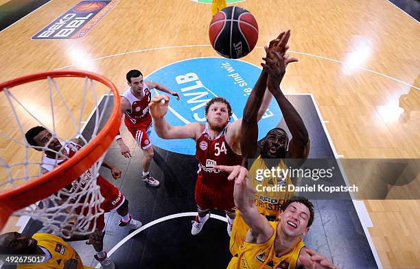Patrick Flomo of Ludwigsburg and Michael Stockton of Ludwigsburg are challenged by John Bryant of Muenchen during the Beko BBL Playoffs semifinal...