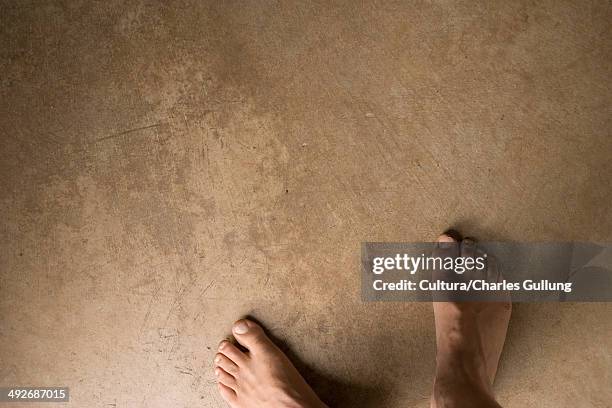 man's bare feet on concrete - mens bare feet fotografías e imágenes de stock