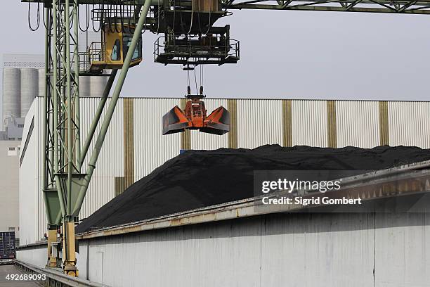 crane grab and pile of coal in port - basel port stock pictures, royalty-free photos & images