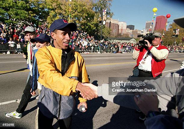 Khalid Khannouchi shakes hands with fans after winning the LaSalle Banks Chicago Marathon in Chicago, IllinoisMandatory Credit: Jonathan Daniel...
