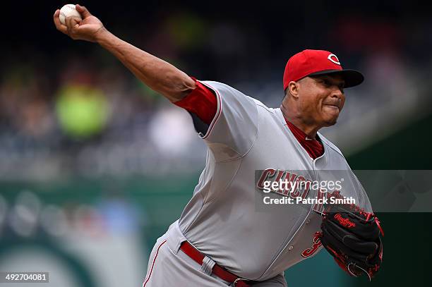 Starting pitcher Alfredo Simon of the Cincinnati Reds works the first inning against the Washington Nationals at Nationals Park on May 21, 2014 in...