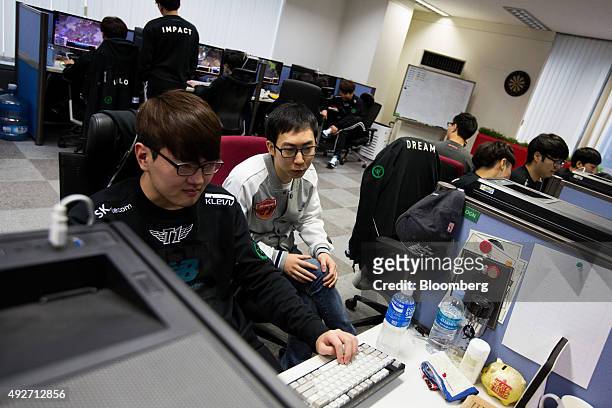 Gwon Oh Hyuk, coach of the SK Telecom T1 professional video-game team sponsored by SK Telecom Co., front second left, watches gamer Park Han Sol,...