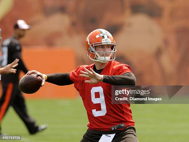 Quarterback Connor Shaw of the Cleveland Browns throws a pass during an OTA practice at the Cleveland Browns training facility in Berea, Ohio on May...